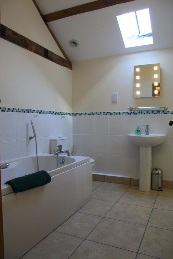The Granary Self Catering Cottage Шрусбери Экстерьер фото